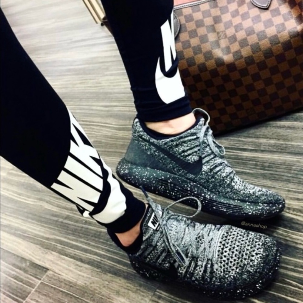 Nike Women’s LunarEpic Low Flyknit 2 'Oreo Sz 8.5